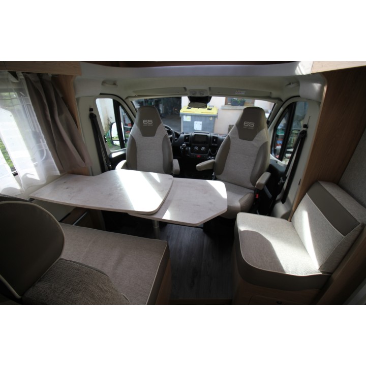 Camping-car profilé LMC Breezer V643G