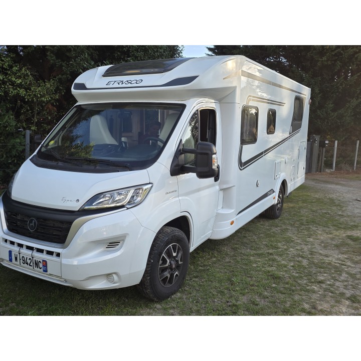 Etrusco T7400SBC 7.40m TV ant sat store + options état neuf garantie 12 mois